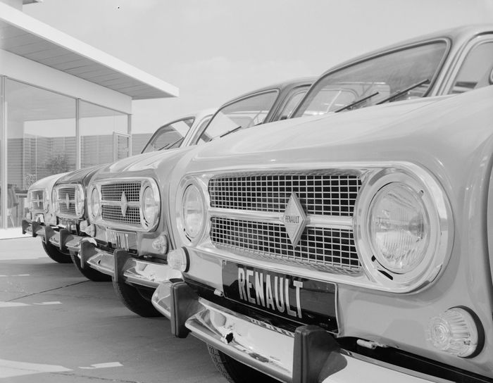 Petite évolution sur la R4 avec une nouvelle calandre