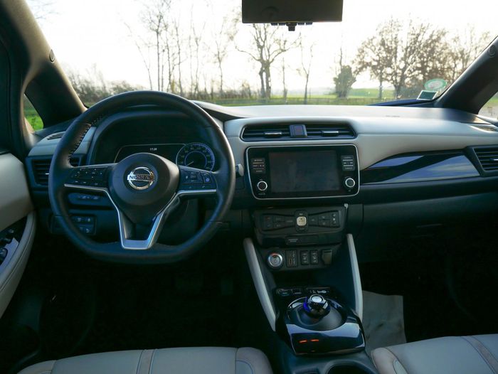 La planche de bord de la Nissan Leaf avec son écran tactile de 8''