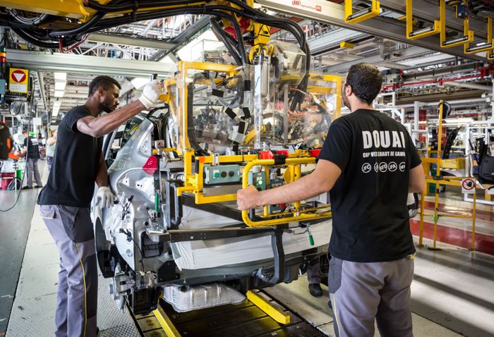 15 000 postes vont être supprimés dans le monde