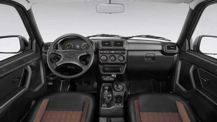 Lada Niva Bronto intérieur