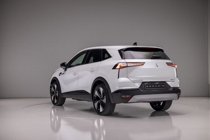 Mitsubishi Grandis 2025