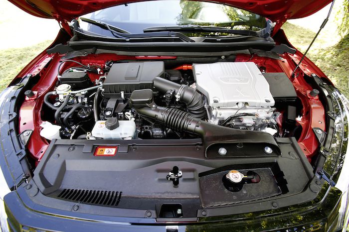 Trois moteurs chez l'Eclipse Cross PHEV. Un thermique et un électrique à l'avant. Le second électrique à l'arrière