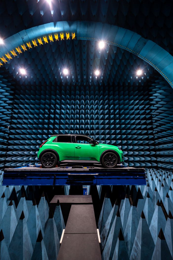 Renault Aubevoye chambe anéchoïque