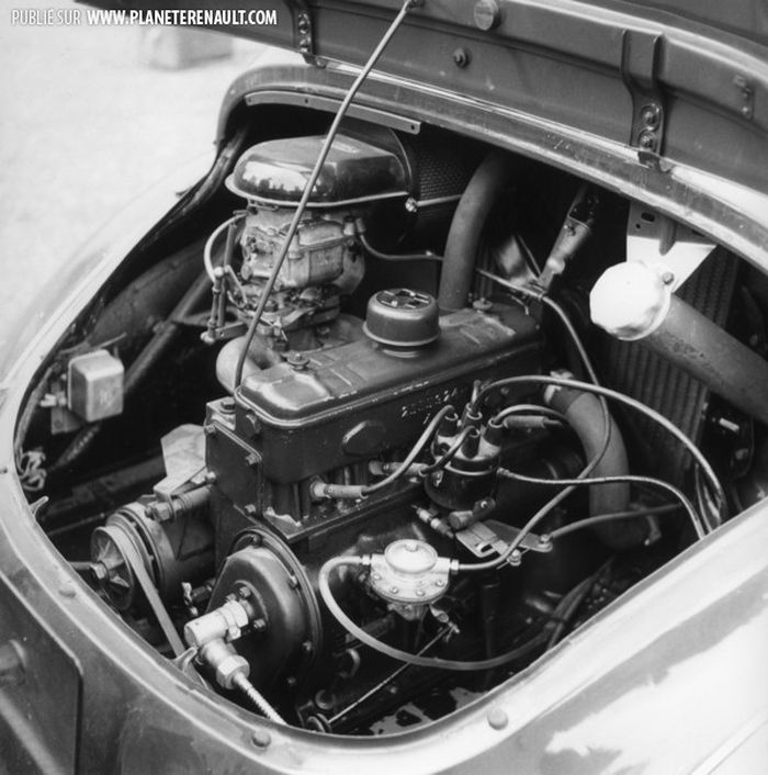 La 4CV, une bête de course 0