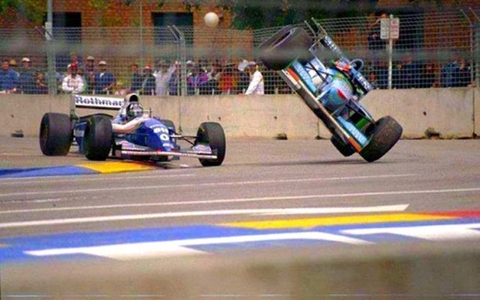 Accrochage Schumacher - HIll en 1994 Course finale Australie