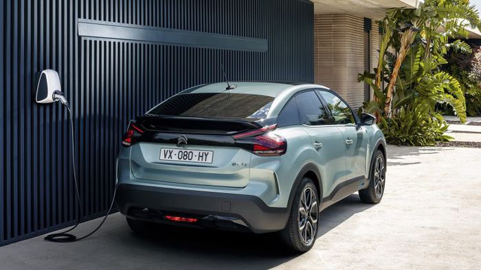 La Renault Mégane eVision face à la Nouvelle Citroen C4 2