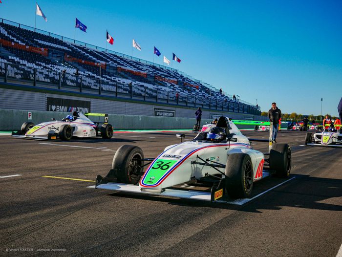 Esteban Masson sacré champion de F4 après une course polémique
