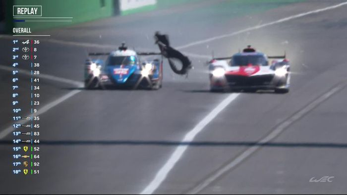 Le contact entre l'Alpine et la Toyota