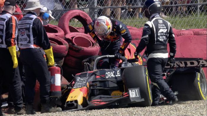 La Red Bull de Max Verstappen complètement détruite au virage 9 de Silverstone