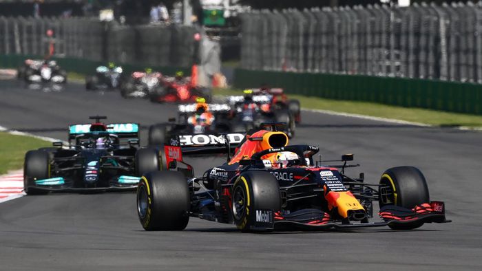Max Verstappen prend les commandes dès le premier virage