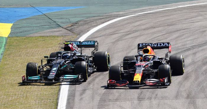 Tentative de dépassement de Hamilton sur Verstappen au Brésil