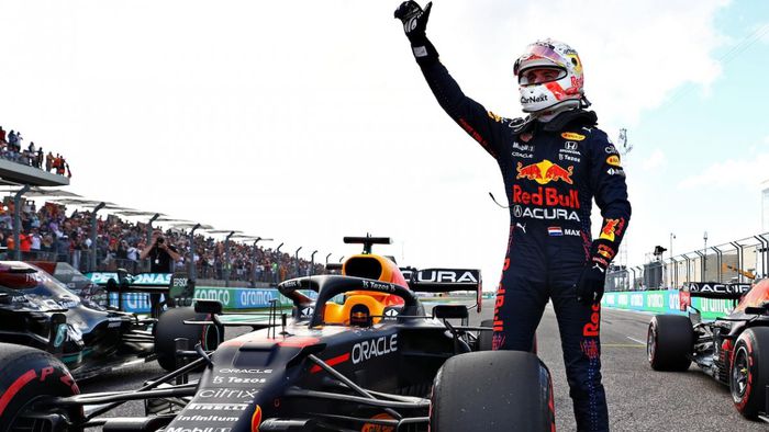 Verstappen s'impose et relègue Hamilton à 12 points