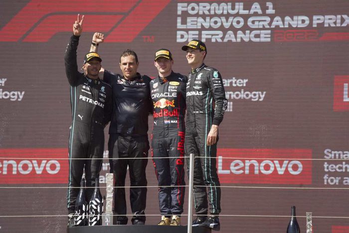 Verstappen, Hamilton et Russell sur le podium