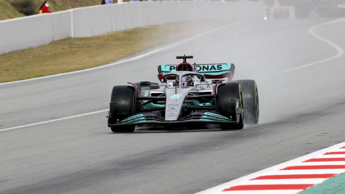 Hamilton signe le meilleur chrono des essais de Barcelone