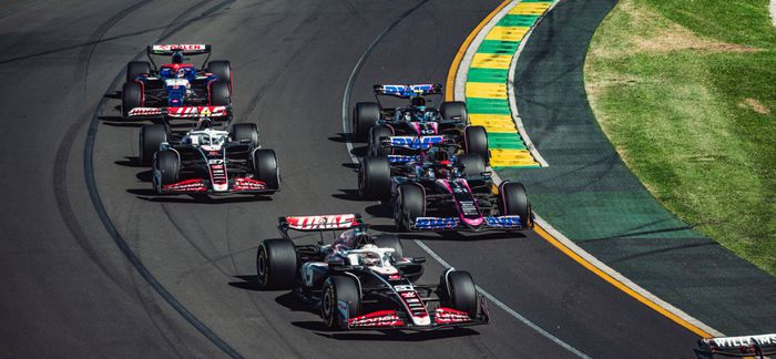 Les deux Alpine en lute avec les Haas