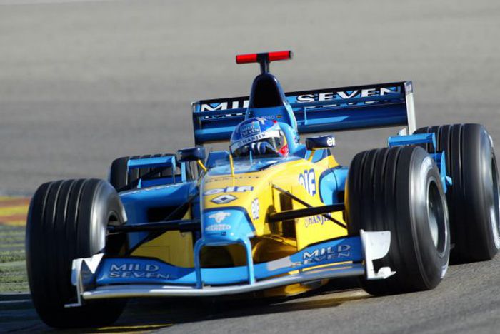 Fernando Alonso a piloté la R202 seulement en test, à Valencia et Barcelone