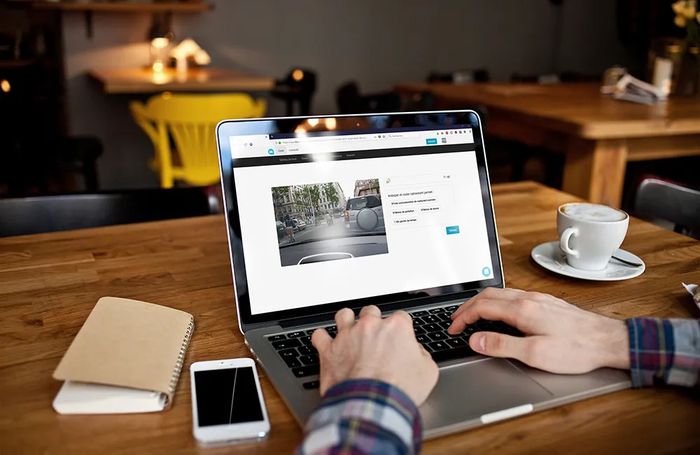 De plus en plus, les candidats s'entrainent en ligne à l'examen du code