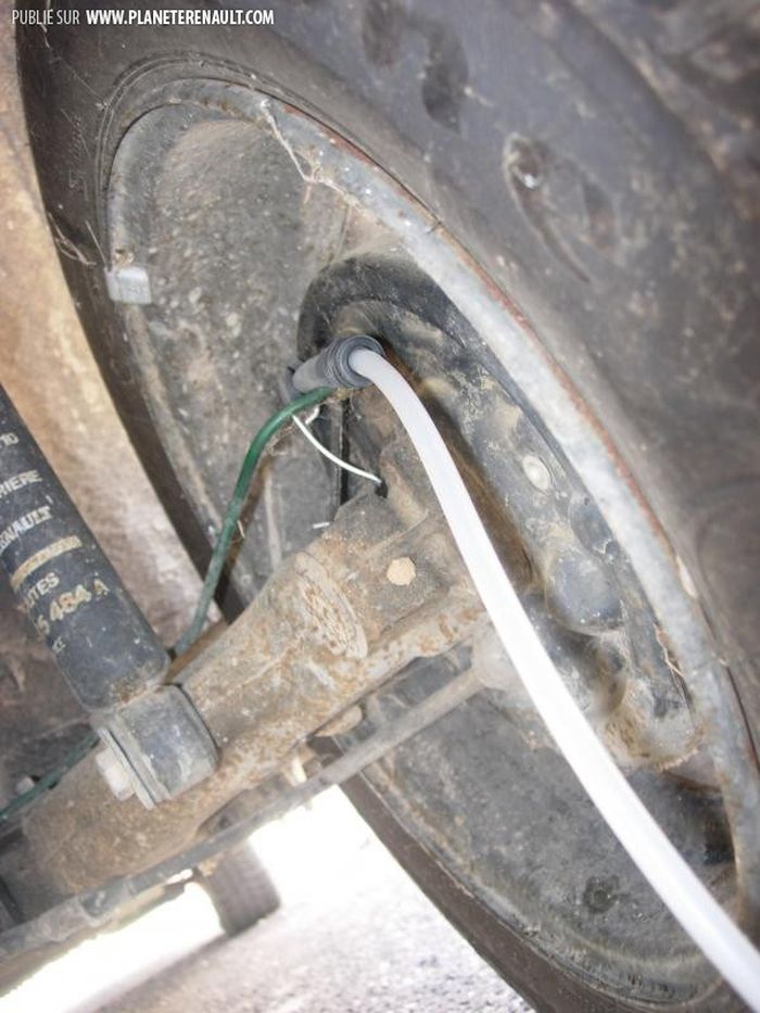 Purge de freins par aspiration et par siphonnage 3