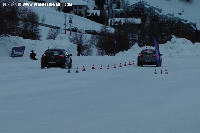 La nuit tombe lors de notre essai de pneumatiques