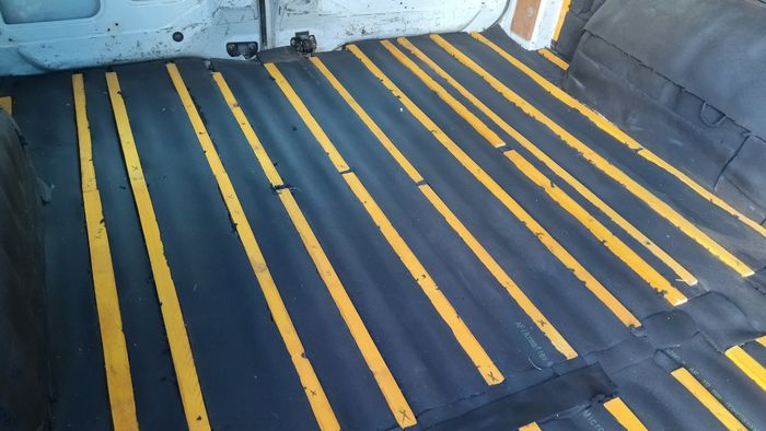 Aménagement van: pose armaflex et tasseaux au sol