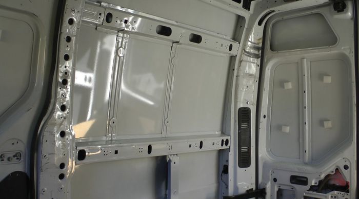 Mise à nu et nettoyage du van