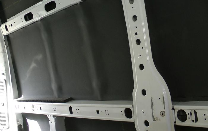 Collage de l'armaflex sur les parois