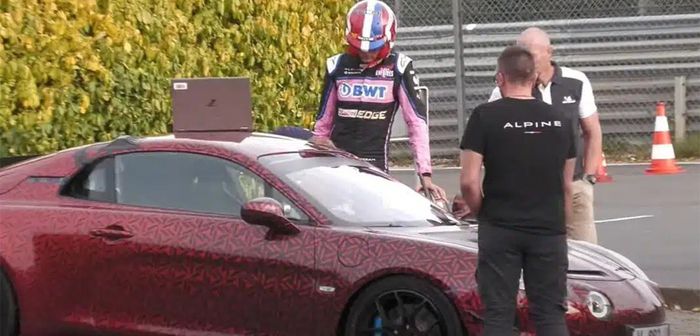 Esteban Ocon au volant de l'Alpine A110 ultime