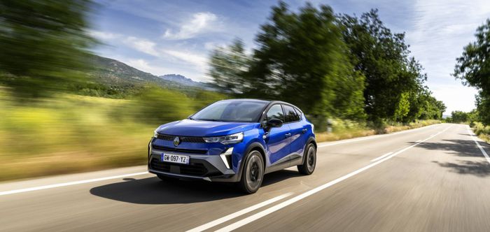 Les Captur et Symbioz désormais disponibles avec le bloc 1.8 E-Tech