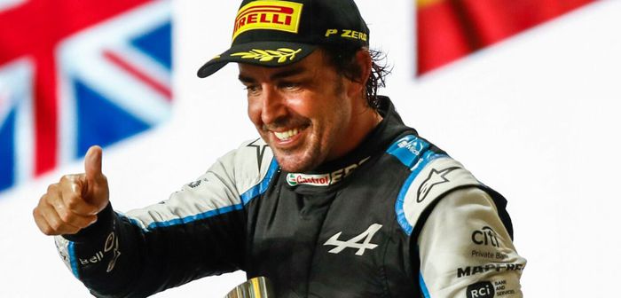 Lewis Hamilton remporte le 1er Grand Prix de l’histoire du Qatar