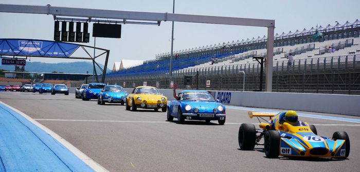 Une parade d’Alpine emblématiques sur le circuit Paul Ricard 