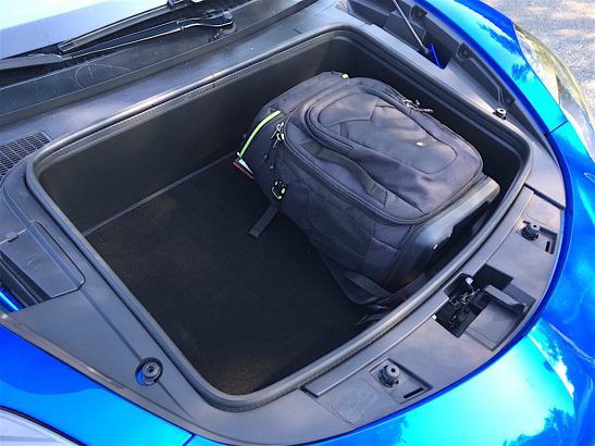 Le tout petit coffre, à l'avant, de l'A110